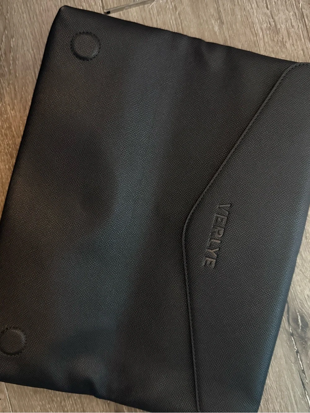 lab top carrying case, magnetic closure